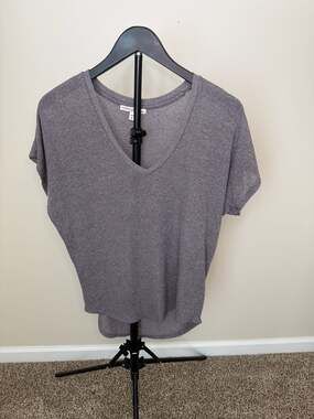 ☀️Express One Eleven Women's Gray V-Neck Short Sleeve Knit Top Size S
